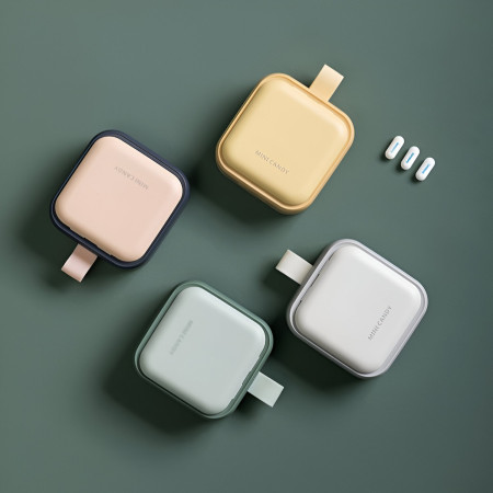 Cutie Depozitare Medicamente Mini,  4 Compartimente, Inchidere Etans, Portabila, Patrat, Galben, PP, 7.5x7.5x3 cm