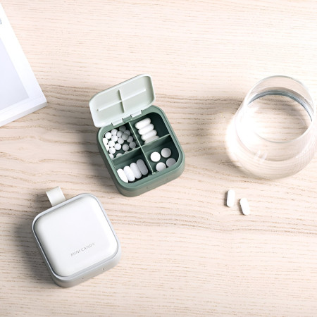 Cutie Depozitare Medicamente Mini,  4 Compartimente, Inchidere Etans, Portabila, Patrat, Gri, PP, 7.5x7.5x3 cm