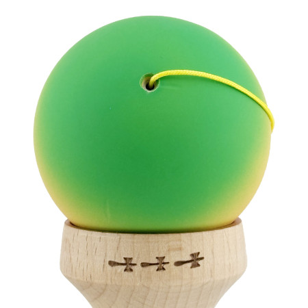Kendama X Originala, Profesionala, Cyrax, Cupe Mari KING SIZE V3, Rubber Grip, Gaura in Baza, Rulment Metalic, din lemn 18 cm, Ata 62/65 cm, Gradient Verde/Galben/Rosu