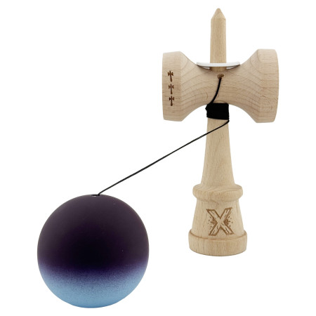 Kendama X Originala, Profesionala, Cyrax, Cupe Mari KING SIZE V3, Rubber Grip, Gaura in Baza, Rulment Metalic, din lemn 18 cm, Ata 62/65 cm, Gradient Negru/Albastru deschis