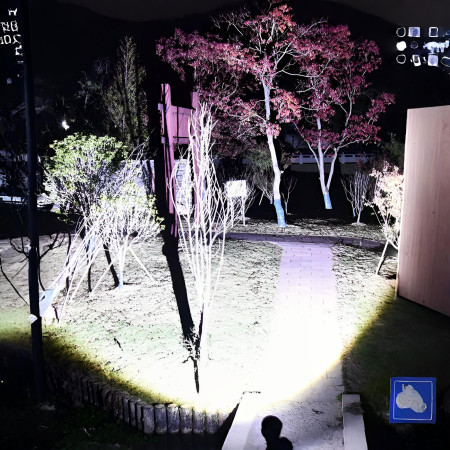 Lanternă Flippy P50 cu zoom telescopic, afișaj digital și ieșire magnetică  Model 117