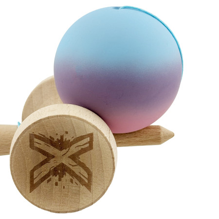 Kendama X Originala, Profesionala, Cyrax, Cupe Mari KING SIZE V3, Rubber Grip, Gaura in Baza, Rulment Metalic, din lemn 18 cm, Ata 62/65 cm, Gradient Albastru deschis/Mov/Roz