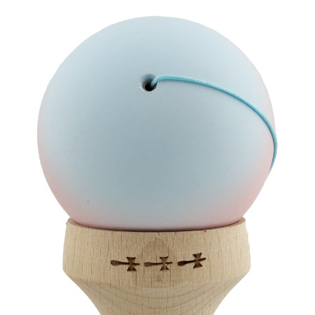 Kendama X Originala, Profesionala, Cyrax, Cupe Mari KING SIZE V3, Rubber Grip, Gaura in Baza, Rulment Metalic, din lemn 18 cm, Ata 62/65 cm, Gradient Albastru deschis/Roz/Alb