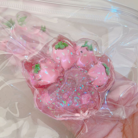 Jucarie Antistres Squishy, Cyrax, cu Revenire Lenta, Squeeze Pinch Family, Model Labuta de Pisica cu Sclipici, 6.5x6 cm, 60g, Ambalaj Transparent, Roz