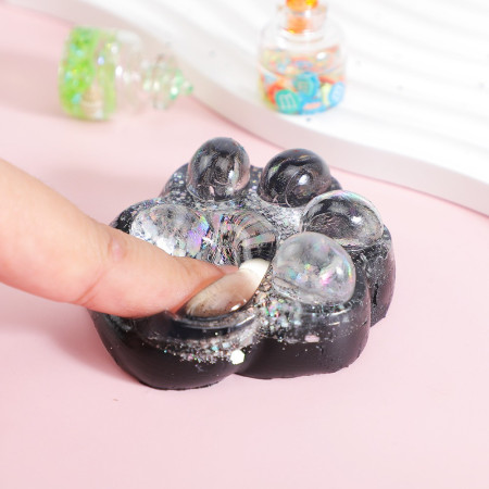 Jucarie Antistres Squishy, Cyrax, cu Revenire Lenta, Squeeze Pinch Family, Model Labuta de Pisica cu Sclipici, 6.5x6 cm, 60g, Ambalaj Transparent, Alb-Negru