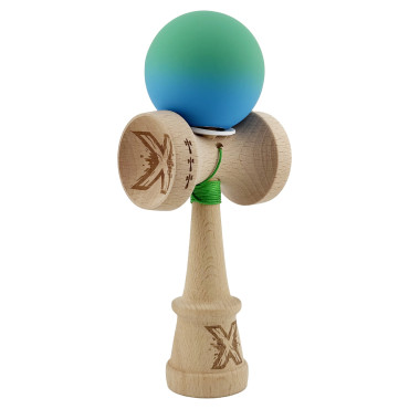 Kendama X Originala, Profesionala, Cyrax, Cupe Mari KING SIZE V3, Rubber Grip, Gaura in Baza, Rulment Metalic, din lemn 18 cm, Ata 62/65 cm, Gradient Verde/Albastru