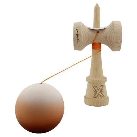 Kendama X Originala, Profesionala, Cyrax, Cupe Mari KING SIZE V3, Rubber Grip, Gaura in Baza, Rulment Metalic, din lemn 18 cm, Ata 62/65 cm, Gradient Alb/Maro
