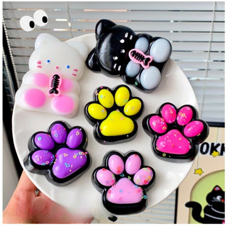 Jucarie Antistres Squishy, Cyrax, cu Revenire Lenta, Squeeze Pinch Family, Model Labuta de Pisica, 6.8x6.2 cm, 55g, Ambalaj Transparent, Roz Deschis