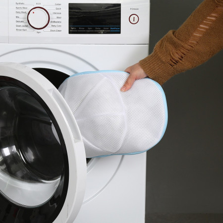 Husa de Spalare Sapca,  pentru Masina de Spalat, din Poliester, Circumferinta 53 cm, cu Fermoar, cu Suport Sapca, Alb/Albastru