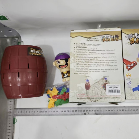 Jucarie interactiva Pirat Saltaret, Cyrax, Joc de Grup/Familie, 16 sabii + 1 Pirat, 15.5 x 15.5 x 23 cm Rosu/Maro