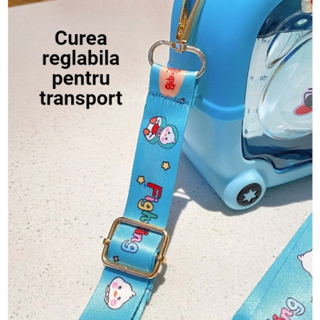 Sticla cu pai pentru copii, Cyrax, model ursulet, gradata, stickere aplicate, curea reglabila, din plastic rezistent la cadere, 1l, Albastru, 20 x 13 cm