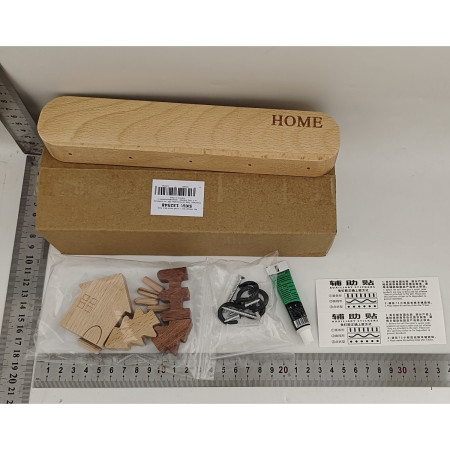 Suport pentru Chei,  din Lemn, Aplicare fara Perforare, Adeziv Inclus, 5 Carlige Negre, Model Casuta, Greutate Suportata 5 kg, 13.5 x 23 cm, Maro