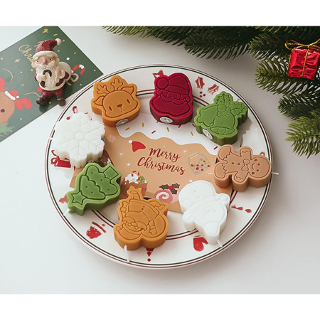 Set 4 Lumanari Parfumate,  Model Craciun, din Parafina, 10.2 x 9.1 x 2.7 cm, Multicolor