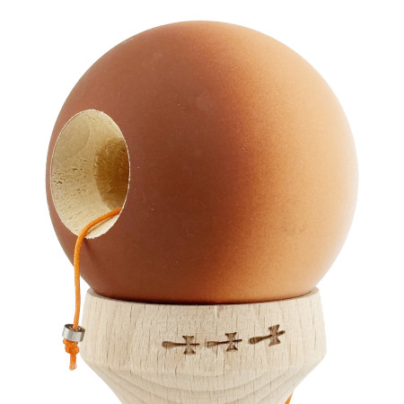 Kendama X Originala, Profesionala, Cyrax, Cupe Mari KING SIZE V3, Rubber Grip, Gaura in Baza, Rulment Metalic, din lemn 18 cm, Ata 62/65 cm, Gradient Alb/Maro