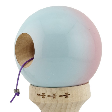 Kendama X Originala, Profesionala, Cyrax, Big Cups V2, Super Sticky cu Cupe Mari, din lemn 18 cm, Rulment Metalic cu Ata 55 cm, Roz/Albastru deschis