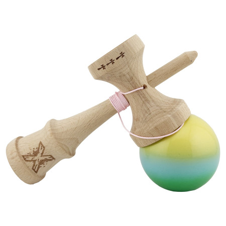 Kendama X Originala, Profesionala, Cyrax, Big Cups V2, Super Sticky cu Cupe Mari, din lemn 18 cm, Rulment Metalic cu Ata 55 cm, Galben/Albastru/Verde