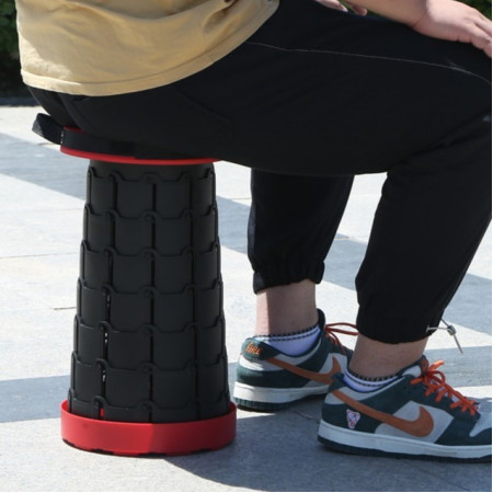 Scaun Telescopic Pliabil pentru Camping si Pescuit,  Portabil, Universal, Sustine 150 kg, ABS, Diametru 25 cm, Extensibil, Inaltime 45 cm, Rosu-Negru