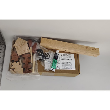 Suport pentru Chei,  din Lemn, Aplicare fara Perforare, Adeziv Inclus, 6 Carlige Negre, Model Casuta, Greutate Suportata 5 kg, 14.5 x 2 x 22.5 cm, Maro