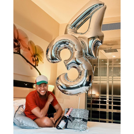 Balon din Folie Metalizata, Cyrax, Figurina Cifra, Tema Aniversare 100 cm, Ambalaj Individual, Pai inclus, Umflare cu Aer sau Heliu, Argintiu, Cifra 3