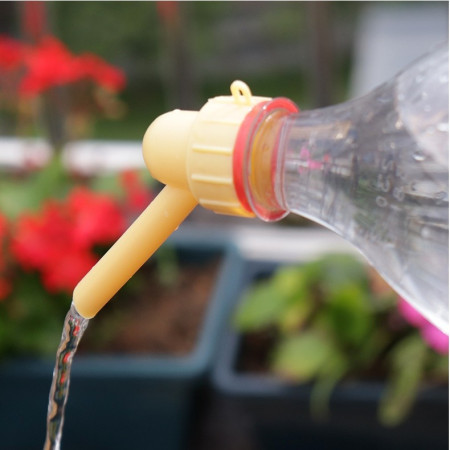 Set 2 capace de sticla pentru irigat florile  stropitoare si teava, practic si usor de utilizat, portabil, reutilizabil, 8 x 7.5 cm, galben