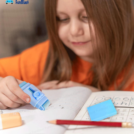 Radiera Retractabila,  Model Ursulet, Reglare Push-Pull, Radiera de tip Push, Doua Radiere de Rezerva in set din Cauciuc, Albastru deschis