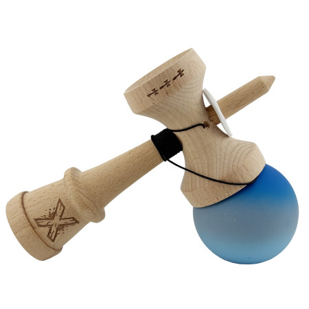 Kendama X Originala, Profesionala, Cyrax, Cupe Mari KING SIZE V3, Rubber Grip, Gaura in Baza, Rulment Metalic, din lemn 18 cm, Ata 62/65 cm, Gradient Albastru/Gri/Albastru deschis