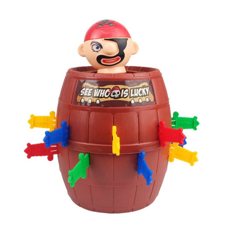 Jucarie interactiva Pirat Saltaret, Cyrax, Joc de Grup/Familie, 16 sabii + 1 Pirat, 15.5 x 15.5 x 23 cm Rosu/Maro