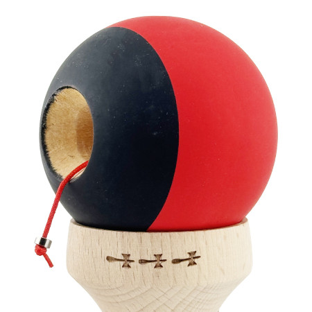 Kendama X Originala, Profesionala, Cyrax, Cupe Mari KING SIZE V3, Rubber Grip, Gaura in Baza, Rulment Metalic, din lemn 18 cm, Ata 62/65 cm, Bicolor Rosu/Negru
