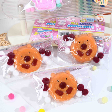 Jucarie Antistres Squishy, Cyrax, cu Revenire Lenta, Squeeze Pinch Family, Forma de Biscuite Rotund, Model Capybara, 7x6.5 cm, 55g, Ambalaj Transparent, Maro