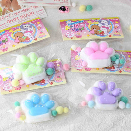 Jucarie Antistres Squishy, Cyrax, cu Revenire Lenta, Labuta de Pisica Pufoasa, 7.5 cm, Ambalaj Transparent, Model 270510, Multicolor