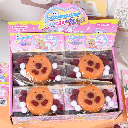 Jucarie Antistres Squishy, Cyrax, cu Revenire Lenta, Squeeze Pinch Family, Forma de Biscuite Rotund, Model Capybara, 7x6.5 cm, 55g, Ambalaj Transparent, Maro