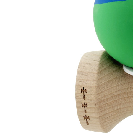 Kendama X Originala, Profesionala, Cyrax, Rubber Grip, Cupe Mari KING SIZE V3, Gaura in Baza, Rulment Metalic, din lemn 18 cm, Ata 62/65 cm, Bicolor Albastru/Verde