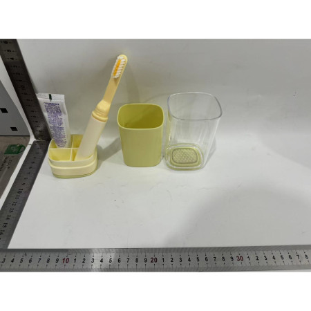 Cana Multifunctionala pentru Voiaj,  cu Functii de Depozitare si Suport Articole Igiena Dentara, 13 x 6.8 x 6 cm, Galben