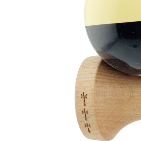 Kendama X Originala, Profesionala, Cyrax, Big Cups V2, Super Sticky cu Cupe Mari, Rulment Metalic, din lemn 18 cm, Ata 55 cm, Galben/Negru