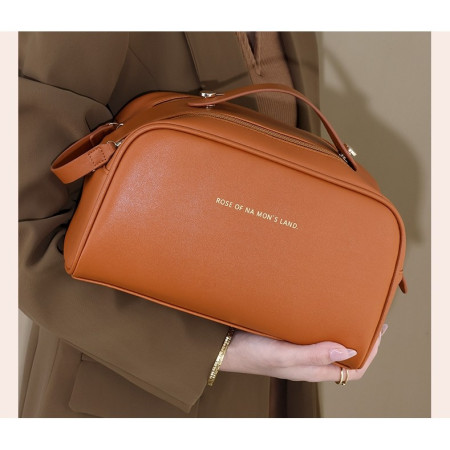 Geanta cosmetice pentru femei Cyrax, material poliuretan, 25 x 14.5 x 14.5 cm, Impermeabila, Maro