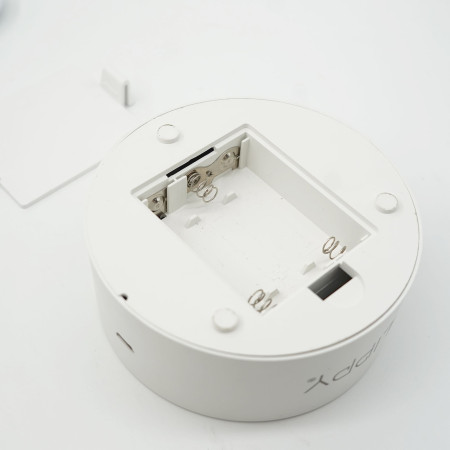 Lampa LED decorativa,  3D, Urs cu palarie, cu telecomanda, doua moduri de alimentare USB si baterii, 20 cm inaltime, din material acril si lumina multicolora, alb