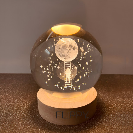 Lampa LED Decorativa,  cu Bila de Cristal cu Diametru 6cm, Model Astronaut pe Scara catre Luna 3D, Alimentare USB, Suport din Lemn, Lumina Alb Cald