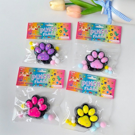 Jucarie Antistres Squishy, Cyrax, cu Revenire Lenta, Squeeze Pinch Family, Model Labuta de Pisica, 6.8x6.2 cm, 55g, Ambalaj Transparent, Roz Deschis