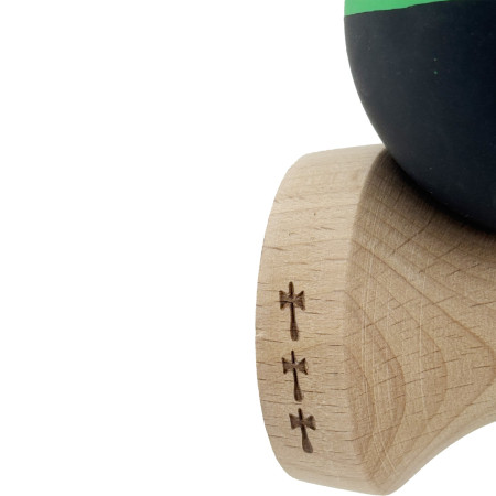 Kendama X Originala, Profesionala, Cyrax, Cupe Mari KING SIZE V3, Rubber Grip, Gaura in Baza, Rulment Metalic, din lemn 18 cm, Ata 62/65 cm, Bicolor Verde/Negru