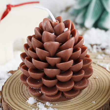 Lumanare Parfumata de Craciun,  Model Con de Pin, din Ceara de Soia, Cadou Creativ Handmade de Craciun, 7 x 6.5 x 6.5 cm, Maro