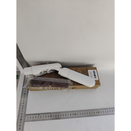 Mop Plat cu Pulverizare,  Recipient pentru Solutie de Suprafete, Geamuri, Interior Auto, Maner Scurt, Usor de Utilizat, Sistem de Stoarcere, 15.5 x 15.5 x 12.5 cm, Alb