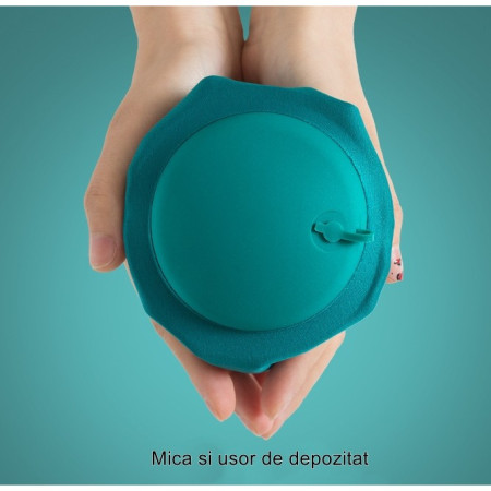 Perna pentru gat  portabila, umflare prin apasare, usor de depozitat, imbracata in material catifelat, in forma de U, 40 x 28 cm, verde