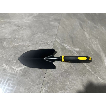 Set 4 Unelte de Gradina  pentru Plantare, Prelucrare Sol si Ingrijire Plante, Material PVC Carbon, Grebla, Sapaliga cu Cap Dublu, Lopata Mica, Lopata Lata, 43 x 11 cm, Negru/Galben